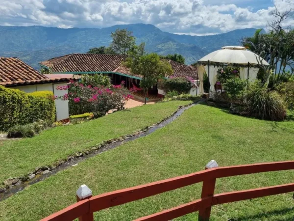 WhatsApp-Image-2025-08-30-at-17.58.29-_6_ (1)